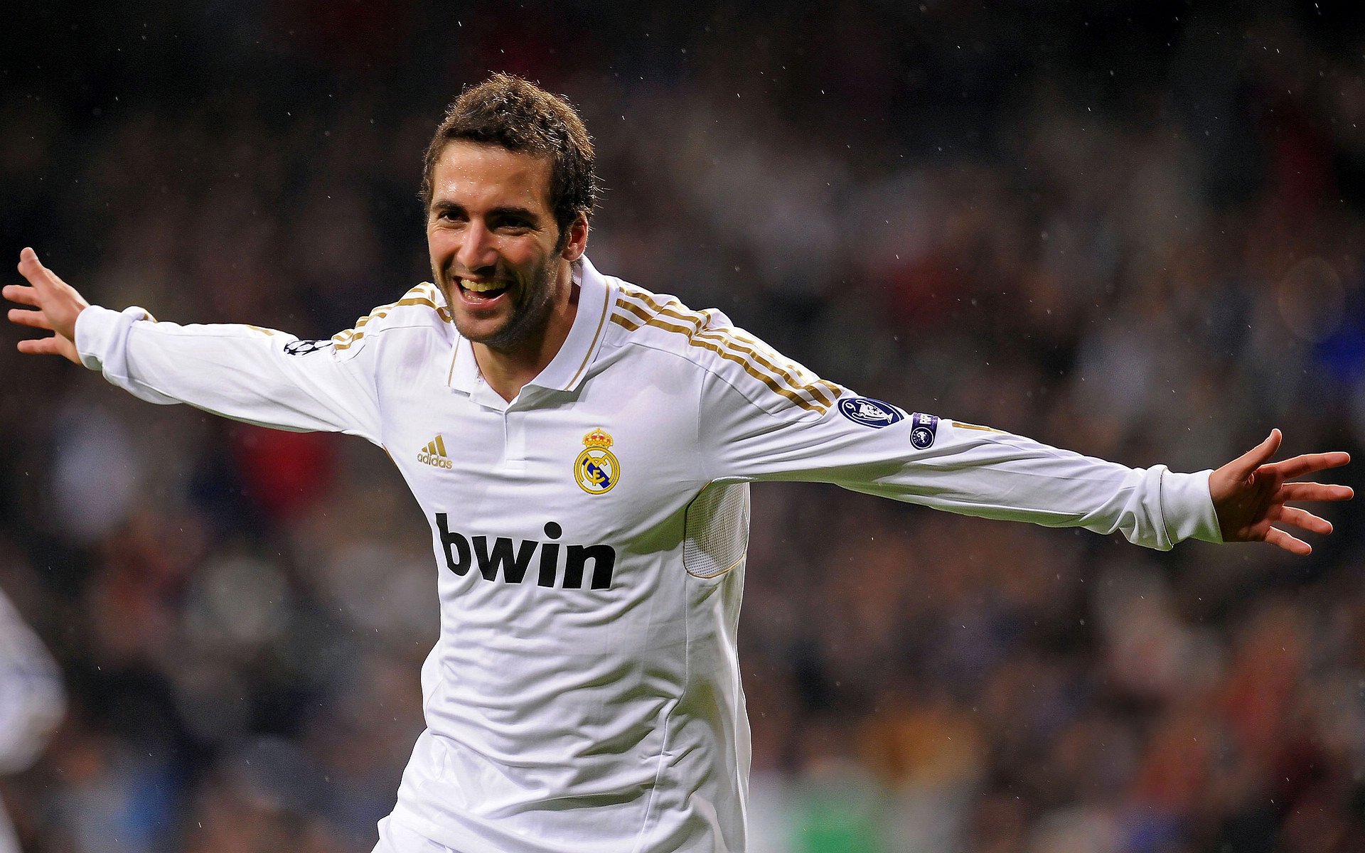 亚特兰大对阵拜仁，C罗持续制造杀伤，当真蓝黑的利矛刺向南部之星的坚盾